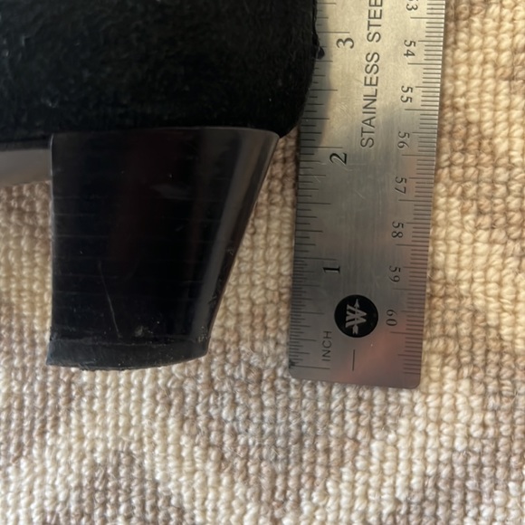 Gorgeous suede Italian leather Boots. Worn only 2x. In perfect condition. - Picture 7 of 7